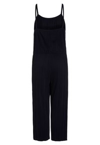 Černý overal s tenkými ramínky, plisovanou texturou, širokými nohavicemi a elastickým pasem pro pohodlné nošení.