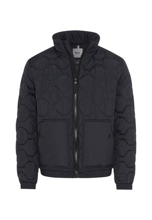 Schwarze Pufferjacke mit hohem Kragen, gesteppter Musterung, zwei großen Fronttaschen und einem Reißverschluss vorne.