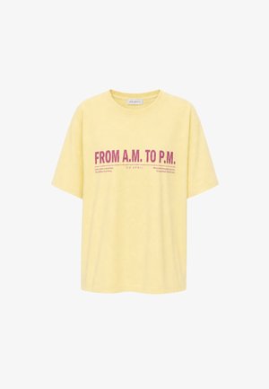 OH APRIL, BF T-SHIRT AM TO PM - T-shirt con stampa - butter yellow