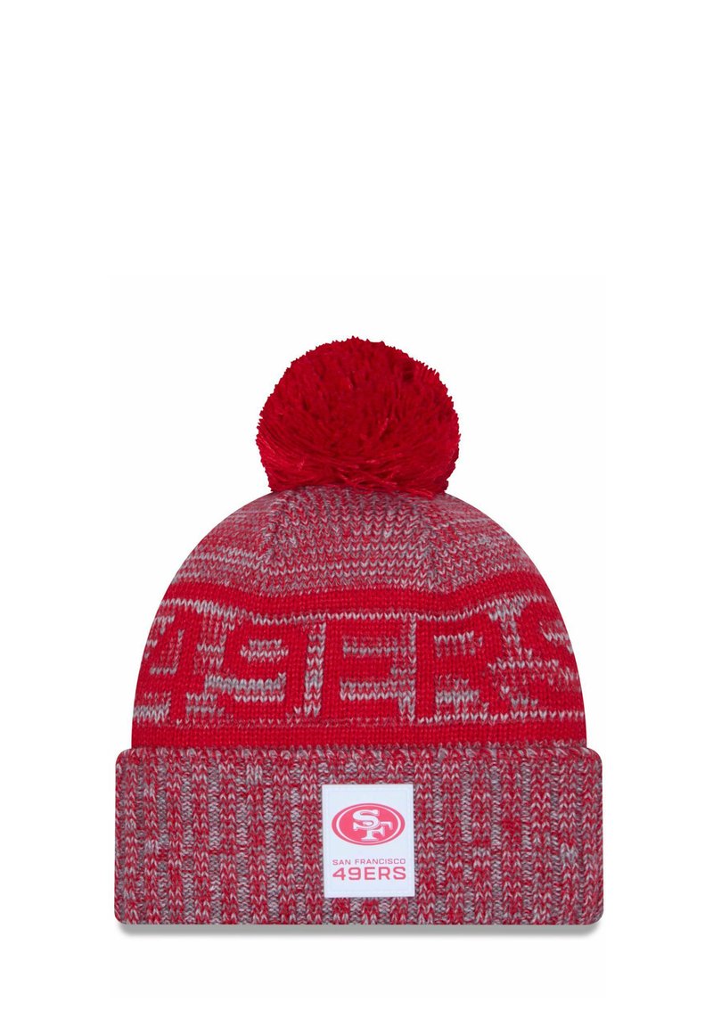 Berretto lavorato a maglia rosso con pompon sopra, caratterizzato da un motivo testurizzato e una toppa con logo che mostra "San Francisco 49ers" sul polsino.