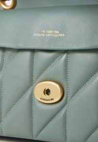 COACH TABBY SHOULDER BAG 26 WITH PILLOW QUILTING - Sac à main - sage