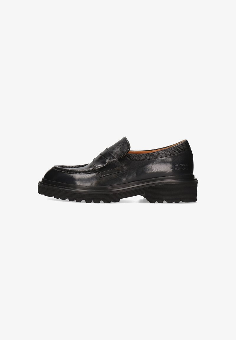 Zwarte leren instapper met chunky lug zool, moc toe stiksels en merkdetail op het hielpaneel.