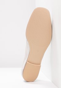 s.Oliver Chaussons - silver-coloured
