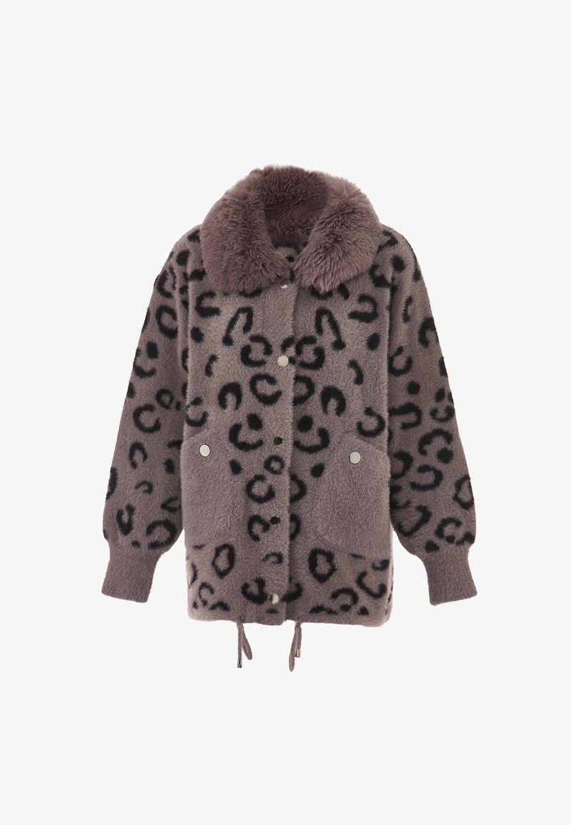 Szürke műszőrme dzseki fekete leopárdmintával, nagy gallérral, elülső gombokkal, zsebekkel és húzózsinórral az alján. Puha tapintású és plüss dizájn.