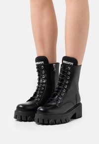 Patrizia Pepe Botines con plataforma - black