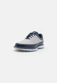 adidas Golf MODERN CLASSIC 80 SPIKELESS - Golfa apavi - grey two/iron metallic/core navy