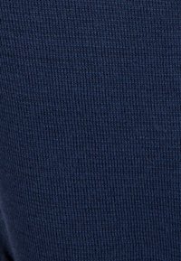 Non selezionato, Navy