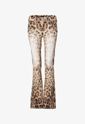 Jean évasé à imprimé léopard avec poches avant, passants pour ceinture et fermeture par bouton, présentant des taches blanches décolorées sur les cuisses.