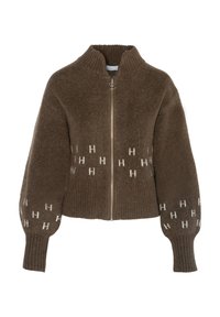 Brun gensere med høy krage, glidelås og ribbestrikkede mansjetter, med hvite 'H'-mønstre langs kanten og ermene.