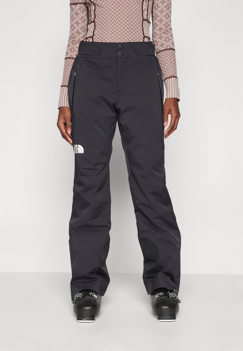 Svart vanntette skibukser med avslappet passform, som har sidelommer, forsterkede knepatcher og The North Face-logoen på venstre lår.