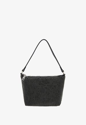 Sort perlesked taske med en struktureret form, udstyret med en enkelt sort skulderrem og en lynlåslukning med sølvfarvede hardware-detaljer.