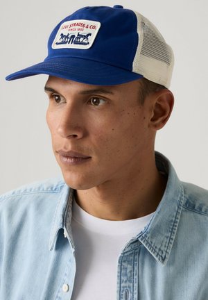 Levi's®, PRESIDIO TRUCKER COOL YELLOW - Gorra - cool yellow - blues -