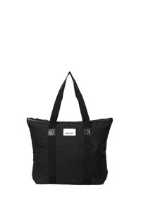 Vadderad svart tote-väska med förstärkta tyghandtag, blixtlåsstängning och ett dekorativt präglat mönster. Har en logotypapplikation på framsidan.