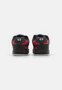 Globe TILT - Sapatilhas de skate - black/chilli