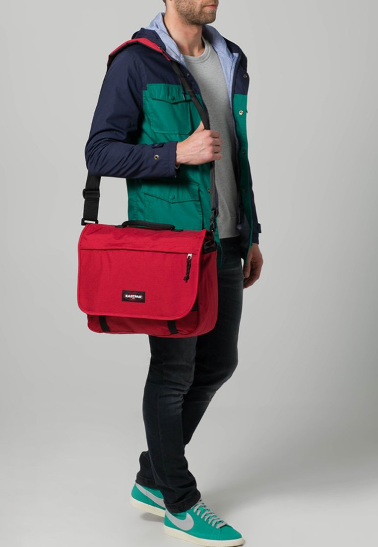 Eastpak REMINDER CORE COLORS - Funda para portátil - red/rojo - Zalando.es