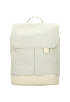 Cremfarbener Canvas-Rucksack mit einer glatten Textur, umschlagbarem Deckel, Tragegriff und gestickten Akzenten. Verfügt über ein kleines Logo-Label auf der Vorderseite.