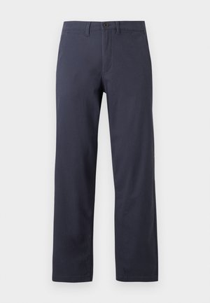 Donkerblauwe, rechte broek van een katoenmix. Heeft een knoopsluiting aan de voorkant, riemlussen en twee zijzakken.