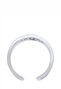 Sølvmetal manchet ring med en glat, poleret finish. Rund form, åben design, med indgraveret brandnavn langs det indvendige bånd.