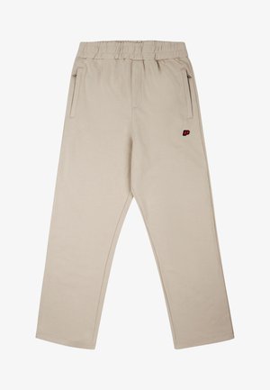 Pantaloni de trening bej, cu talie elastică, buzunare laterale și un mic logo roșu pe coapsa stângă. Material neted și design cu croială dreaptă.