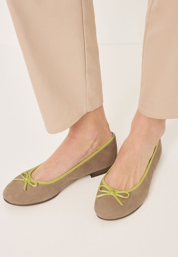 Ballet pumps - tan comb