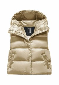 Giacca piumino in tessuto beige lucido, dotata di cappuccio, ampie sezioni trapuntate e tasche laterali. Etichetta interna nera visibile.