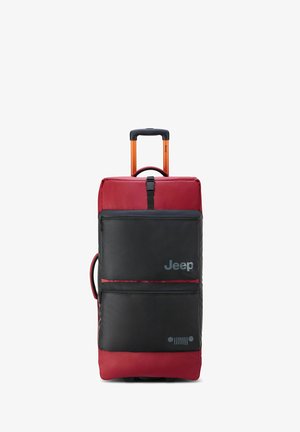 Valigia a rotelle rossa e nera con manico retrattile, due tasche anteriori con zip e logo Jeep stampato sul frontale. Tessuto testurizzato.