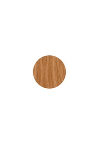 Échantillon de cheveux synthétiques en forme circulaire, de couleur brun clair, avec une texture lisse et des mèches fines disposées harmonieusement.