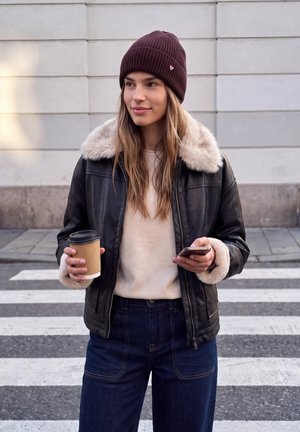Street One Studio, SOLID-COLOURED KNITTED BEANIE - Bonnet - russet red