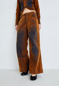 Jaded London BURNOUT JEANS - Široke nogavice - brown