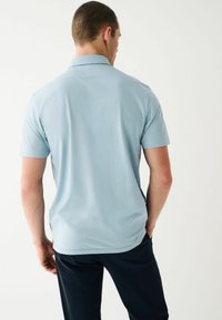 Next CHEST BLOCK STANDARD - Poloshirts - mottled light blue