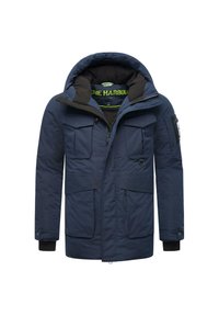 Tamsiai mėlynas izoliuotas parka su gobtuvu, keturiais priekiniais kišenėmis, vidine pūkine pamušalu ir užtrauktuko uždarymu. Ypatybės: elastingos rankovės ir logotipo aplikacija.