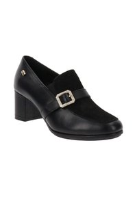 Zapato de tacón de cuero negro y ante con punta cuadrada, hebilla decorativa y acentos texturizados, que cuenta con un tacón bloque para mayor estabilidad.