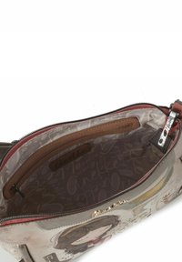 Borsa multicolore con esterno texturizzato, fodera in tessuto con motivo decorativo e chiusura con zip. All'interno è presente un'etichetta.