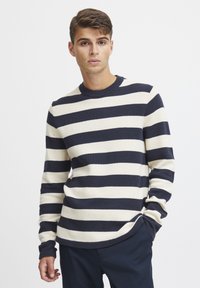 Casual Friday - CFKARL STRIPED CREW NECK - Maglione - dark navy Immagine in miniatura 1