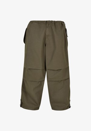 Pantaloni cargo khaki cu talie elastică, buzunare laterale și detalii cu nasturi snap. Materialul are o textură fină, ușoară.