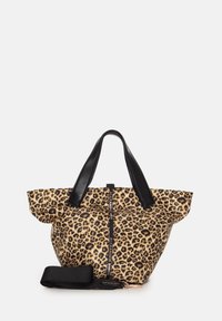 Borsa a tracolla con stampa leopardata in tessuto, con manici in pelle nera e chiusura con zip. Include una tracolla nera rimovibile per maggiore versatilità.