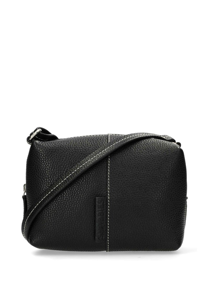 Borsa a tracolla nera in pelle con finitura testurizzata, una lunga tracolla regolabile e dettagli di cucitura bianca. Presenta un'etichetta del marchio discreta.