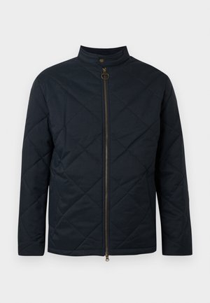 Casaco acolchoado azul-marinho com gola alta, fecho de correr frontal e padrão de costura diagonal. Apresenta ferragens em tom dourado e material leve.