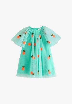 Robe bleue claire pour enfants avec manches courtes, décorée de petits motifs d'ananas orange et verts.