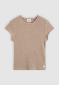 Camiseta ribeteada beige de manga corta y cuello redondo. Presenta una pequeña etiqueta de logo en el dobladillo. Fabricada con un tejido suave y texturizado.