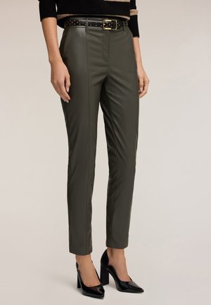 SLIM FIT  - Skindbukser - verde militare