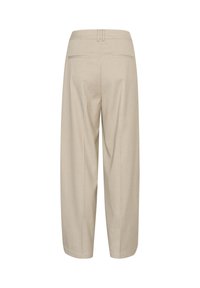 Pantaloni beige a gamba larga con una texture liscia, dotati di una vita pulita, due tasche posteriori e una vestibilità rilassata e affusolata.