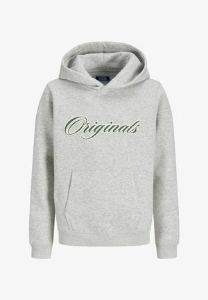 Jasnoszara bluza z kapturem, kieszenią z przodu i napisem „Originals” dużą czcionką na piersi w ciemnozielonym i białym kolorze.