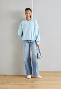 Marc O'Polo LOGO EMBROIDERY AT FRONT - Mikina - morning sky