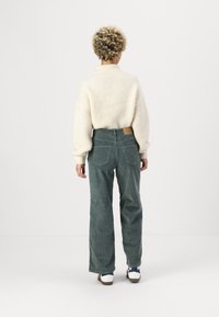 Vero Moda Petite VMTESSA PANTS - Calças - balsam green
