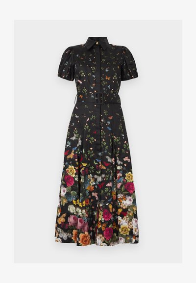 Robe midi noire avec manches bouffantes, ceinture et col, ornée d'un imprimé floral et papillons vibrant sur l'ensemble.
