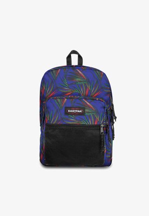 Sac à dos en tissu bleu avec des motifs de feuilles vertes et rouges. Comprend une poche avant en mesh noir et une anse supérieure pour un transport facile.