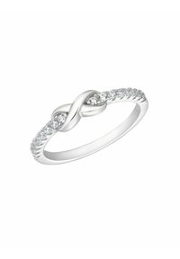 Anillo infinito de plata con una banda suave y pulida. Presenta un diseño retorcido con piedras preciosas transparentes engastadas a lo largo de un lado y en el centro.