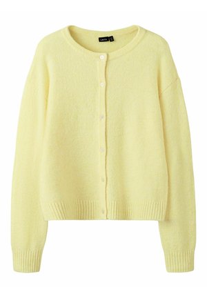 Cárdigan de punto suave de color amarillo claro con cuello redondo, mangas largas, botones en la parte frontal y puños y bajo acanalados.