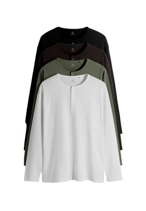 Nippu neljä pitkähihaista Henley-paitaa valkoisena, oliivinvihreänä, tummanruskeana ja mustana, esillä tasaisesti nappikaulusten ollessa näkyvissä.